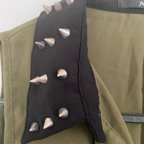 Olive sheer stud button down - Picture 3 of 4